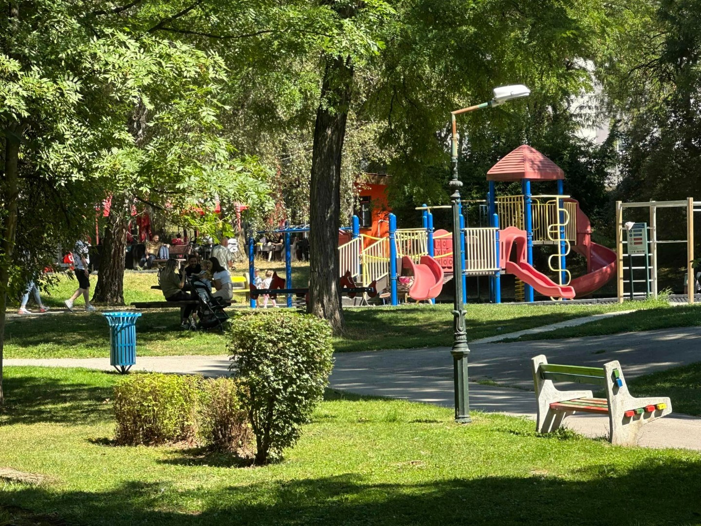 Danas sunčano, krajem dana u Bosni kiša i lokalni pljuskovi s grmljavinom