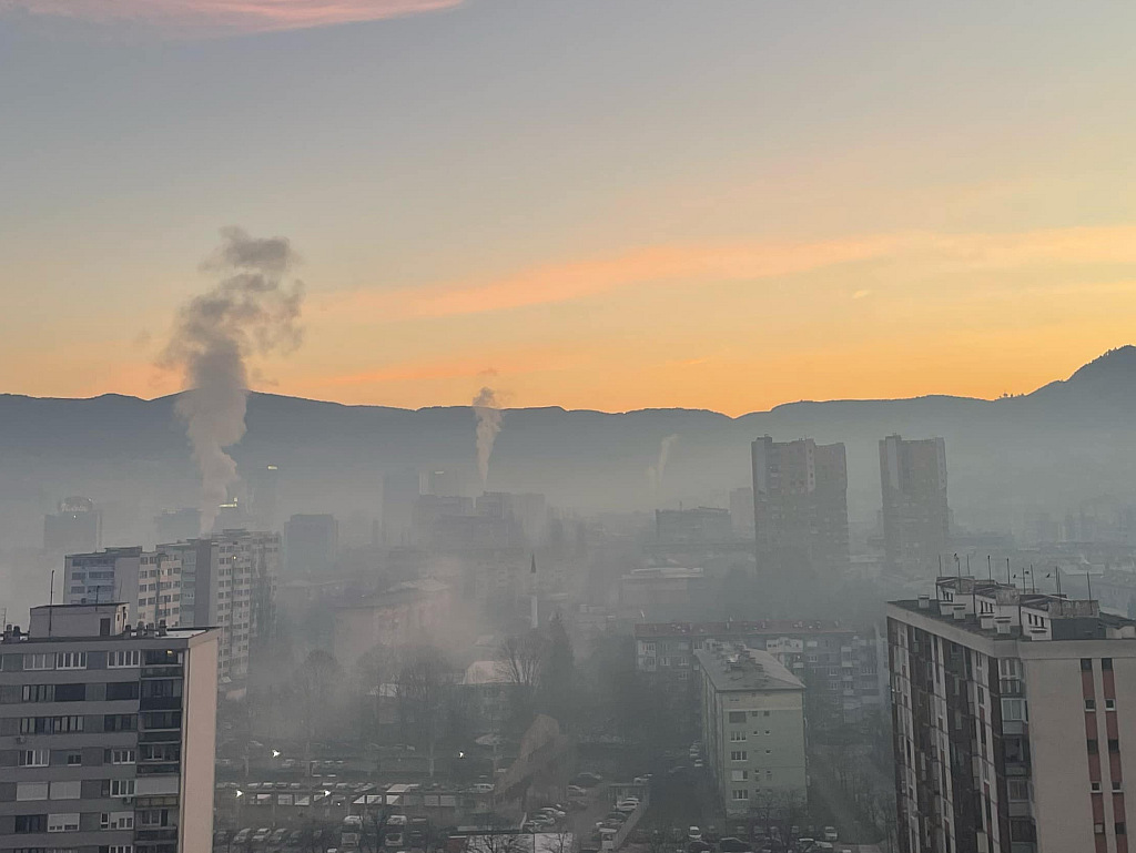 Danas u BiH oblačno sa slabom kišom