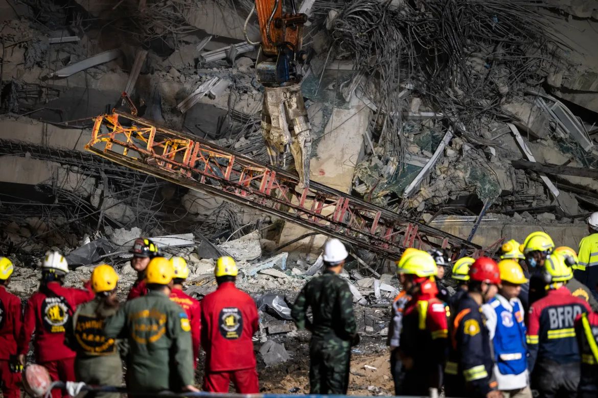 Danas ukopi stotina žrtava u Mijanmaru, vrućina otežava potrage za preživjelim