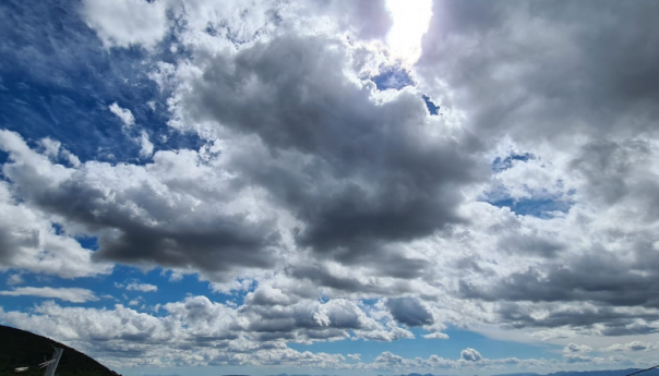 Danas umjereno do pretežno oblačno, na planinama snijeg