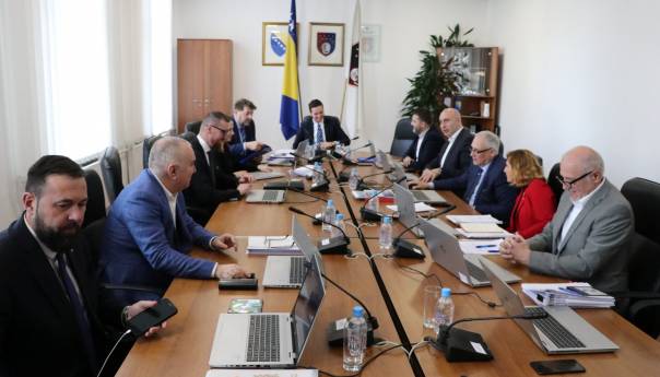 Danas vanredna sjednica Vlade KS