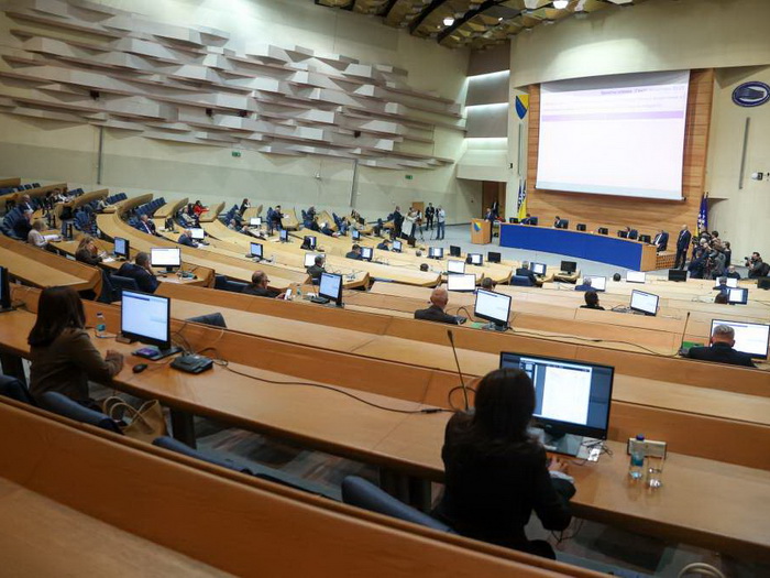 Danas zajednička sjednica oba doma Parlamenta BiH, poslanici i delegati traže odgovore od VM