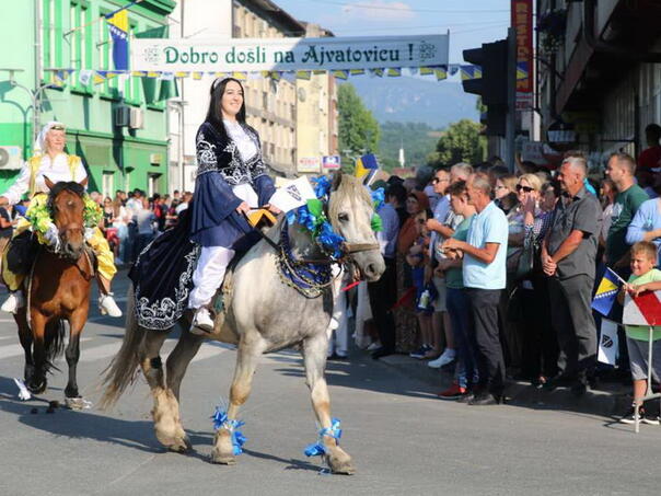 Dani Ajvatovice: Svečani defile konjanika kroz Donji Vakuf