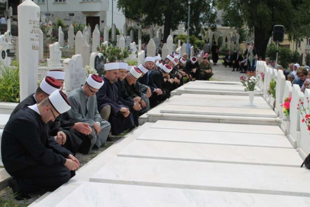 Dani mevluda i zikra: Dova šehidima danas na mostarskim šehitlucima