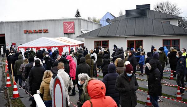 Danska pooštrava restrikcije zbog novog soja koronavirusa