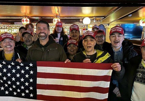 Danski medij: Trumpov sin na Grenlandu angažirao beskućnike da mu glume pristalice