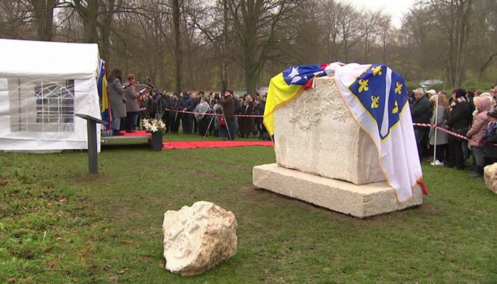 Danski vojnici odali počast simbolu bosanske državnosti