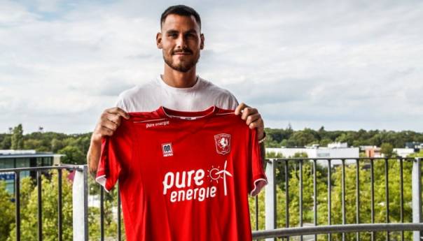 Dario Đumić potpisao dvogodišnji ugovor s holandskim prvoligašem Twenteom