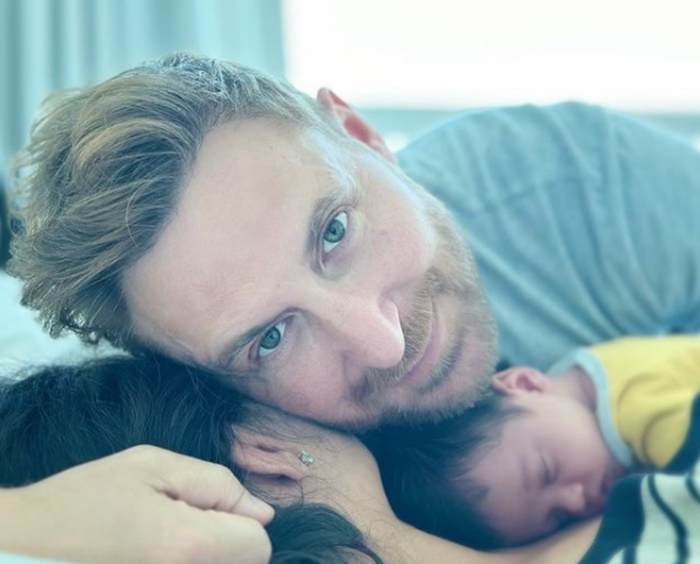 David Guetta dobio sina sa 24 godine mlađom partnericom