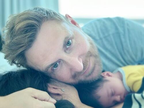 David Guetta dobio sina sa 24 godine mlađom partnericom