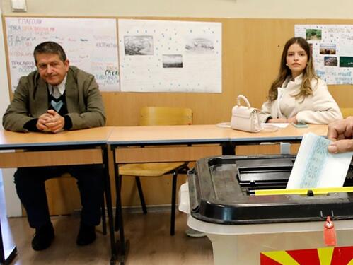 Davkova vodi ispred Pendarovskog na izborima u S. Makedoniji