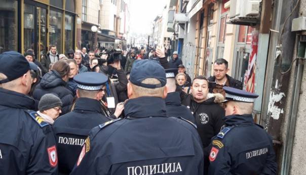 Davoru Dragičeviću i "Pravdi za Davida" zabranjeno da prođu na Trg Krajine