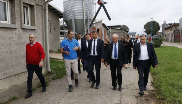 Dedić: Jedinstvena Farma 'Spreča' u Kalesiji primjer za samoodrživost