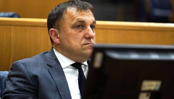 Dedić: Predložio sam da se ne povećavaju plaće parlamentarcima i ministrima, zastupnici Naše stranke, SDP-a, SNSD-a, HDZ-a i PDP-a su to odbili