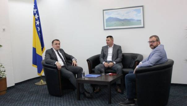 Dedić s Egrlićem i Kapom: Ulagati u domaću proizvodnju