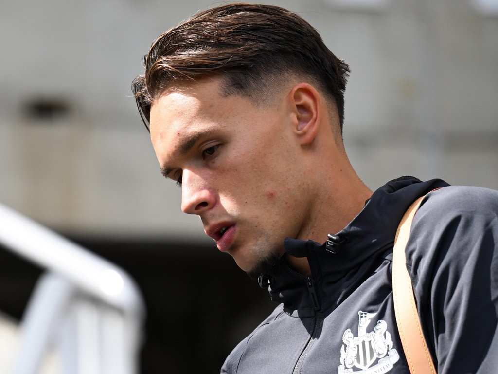 Amar Dedić u prvih 11 Newcastlea protiv Liverpoola