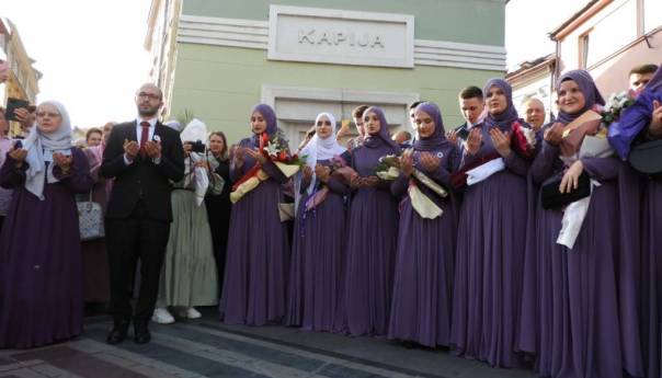 Defile maturanata 346. generacije Behram - begove medrese