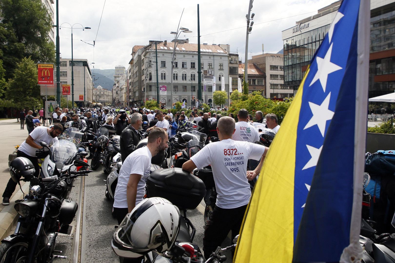 Defile motorista kroz Sarajevo u znak sjećanja na žrtve genocida u Srebrenici