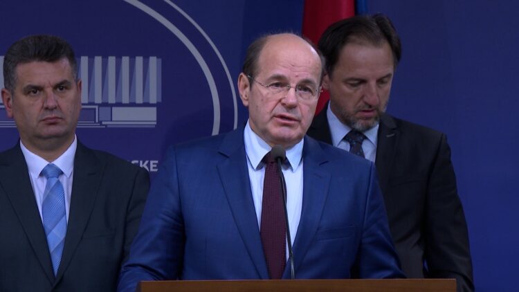 Definitivno je: Raspao se Pokret za državu