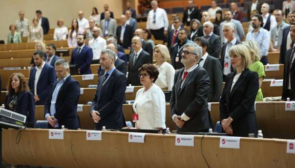 Deklaracijom usvojenom na Kongresu Naša stranka poručuje: 'Živjela sloboda'