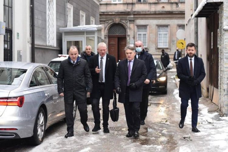 Delegacija DF-a predvođena Komšićem na sastanku kod Palmera