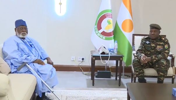 Delegacija ECOWAS-a sastala se s huntom i svrgnutim predsjednikom Nigera