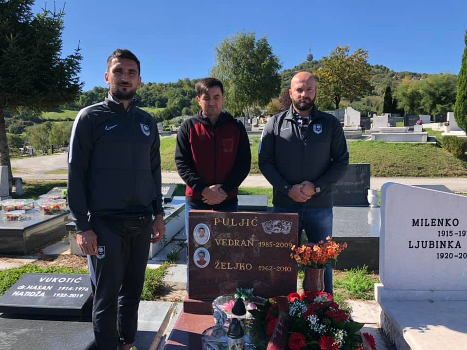 Delegacija FK Sarajevo položila vijenac na grob ubijenog navijača Vedrana Puljića
