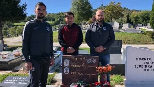 Delegacija FK Sarajevo položila vijenac na grob ubijenog navijača Vedrana Puljića