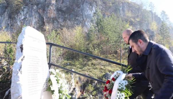 Delegacija Kantona Sarajevo odala počast žrtvama ubijenim na Kazanima