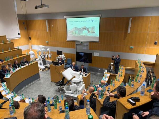 Delegacija KCUS-a prisustvovala prvoj telehirurškoj robotskoj operaciji u regiji
