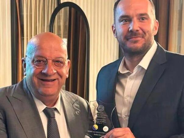 Delegacija Kipra Vici Zeljkoviću uručila zanimljiv poklon