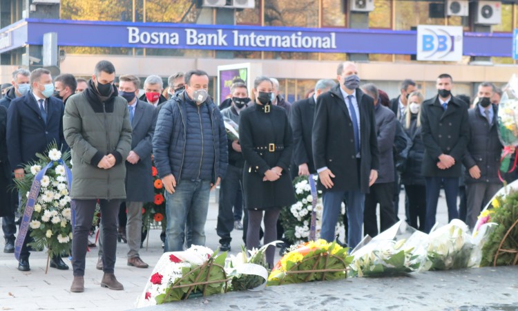 Delegacija KS položila cvijeće na spomen-obilježja i odala počast poginulim