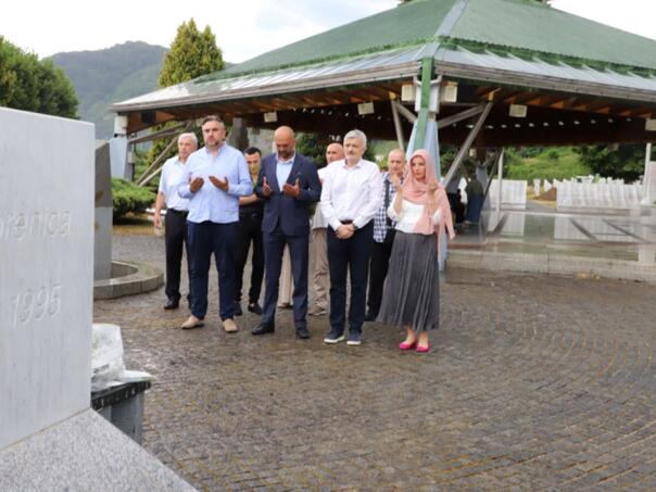 Delegacija Općine Centar posjetila Memorijalni centar Srebrenica-Potočari