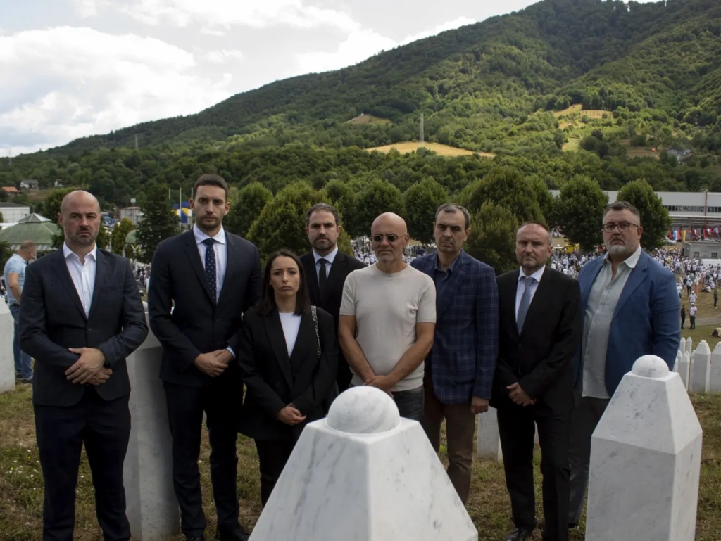 Delegacija Pokreta slobodnih građana u Potočarima odala počast žrtvama genocida