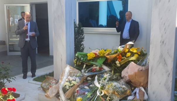 Delegacija SDA posjetila mezar i odala počast Sulejmanu Tihiću