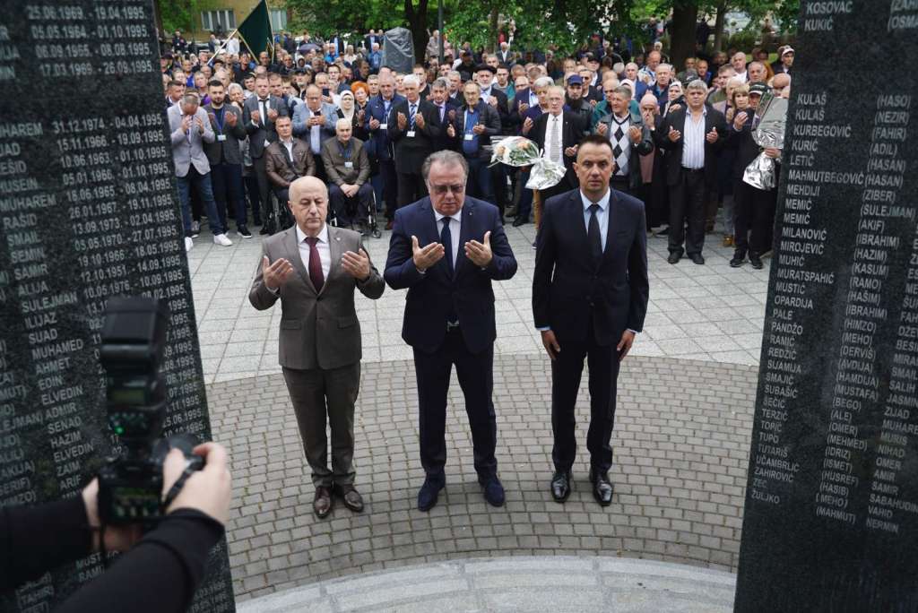 Delegacija Vlade FBiH u Bugojnu obilježila Dan Zlatnih ljiljana