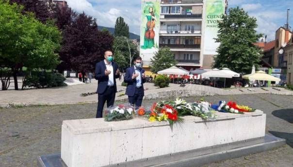 Delegacija Vlade ZDK odala počast šehidima