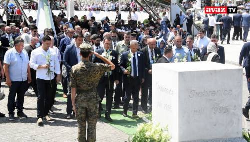 Delegacije položile cvijeće na Memorijalni kamen u Potočarima