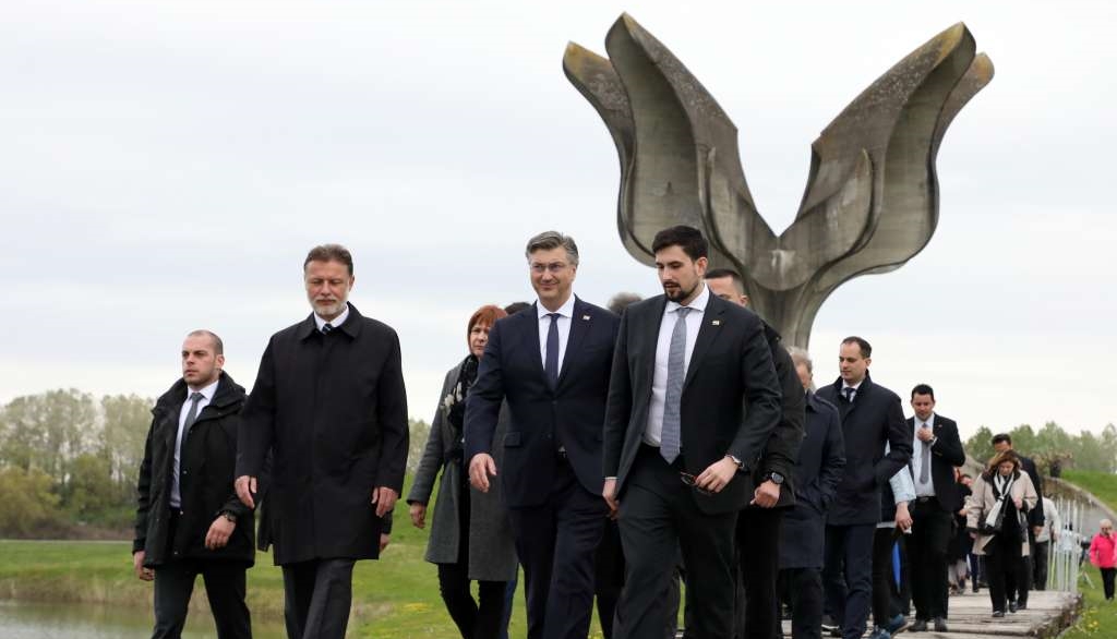 Delegacije Sabora, Vlade, manjina i antifašista odale počast u Jasenovcu