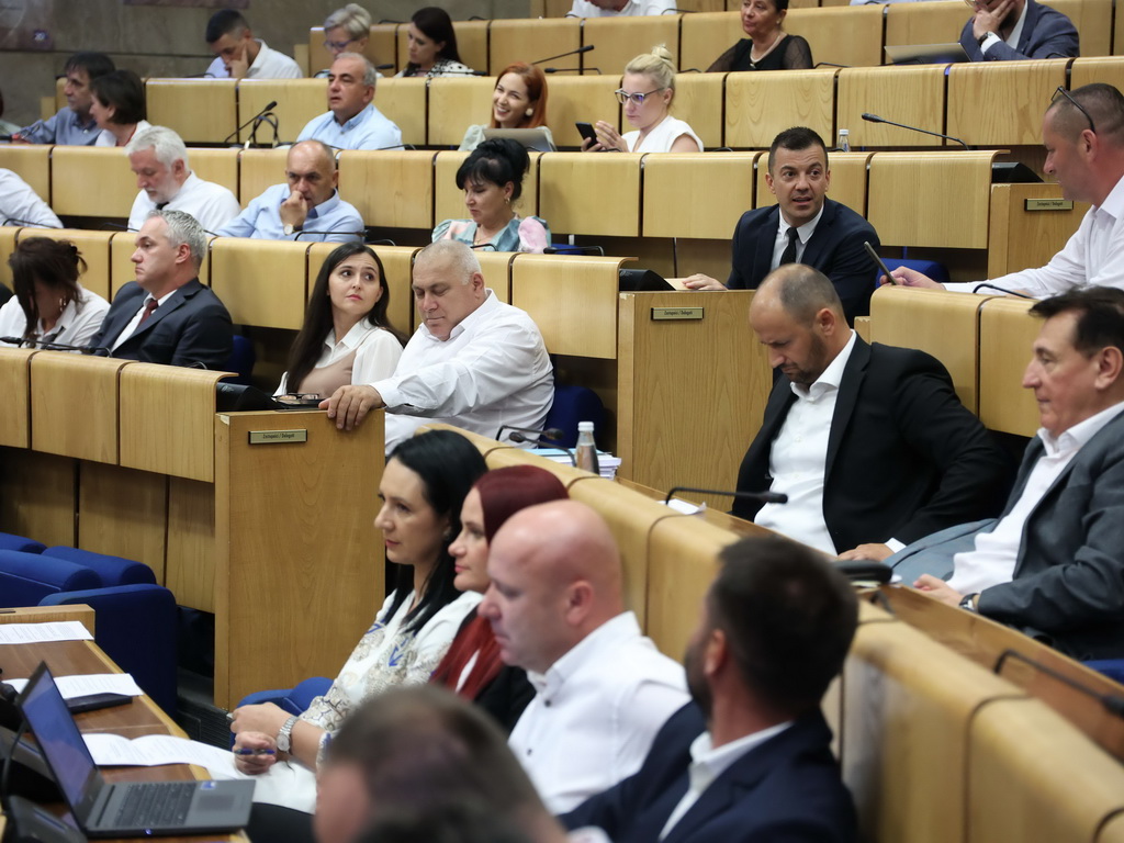 Delegati Doma naroda FBiH danas odlučuju o uvećanim boračkim naknadama