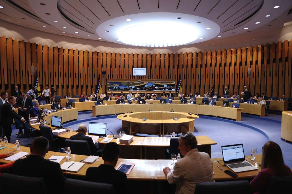 Delegati Doma naroda PSBiH razmatraju zakone o VSTV-u i slobodi pristupa informacijama