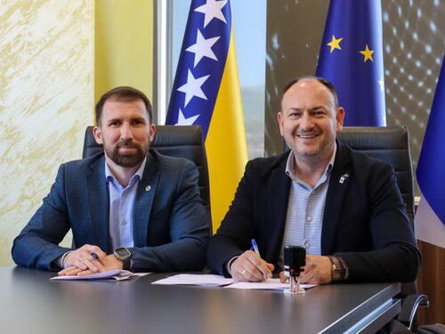 Delić i Tučić potpisali ugovor, osigurano zapošljavanje novih 19 gerontodomaćica u FBiH