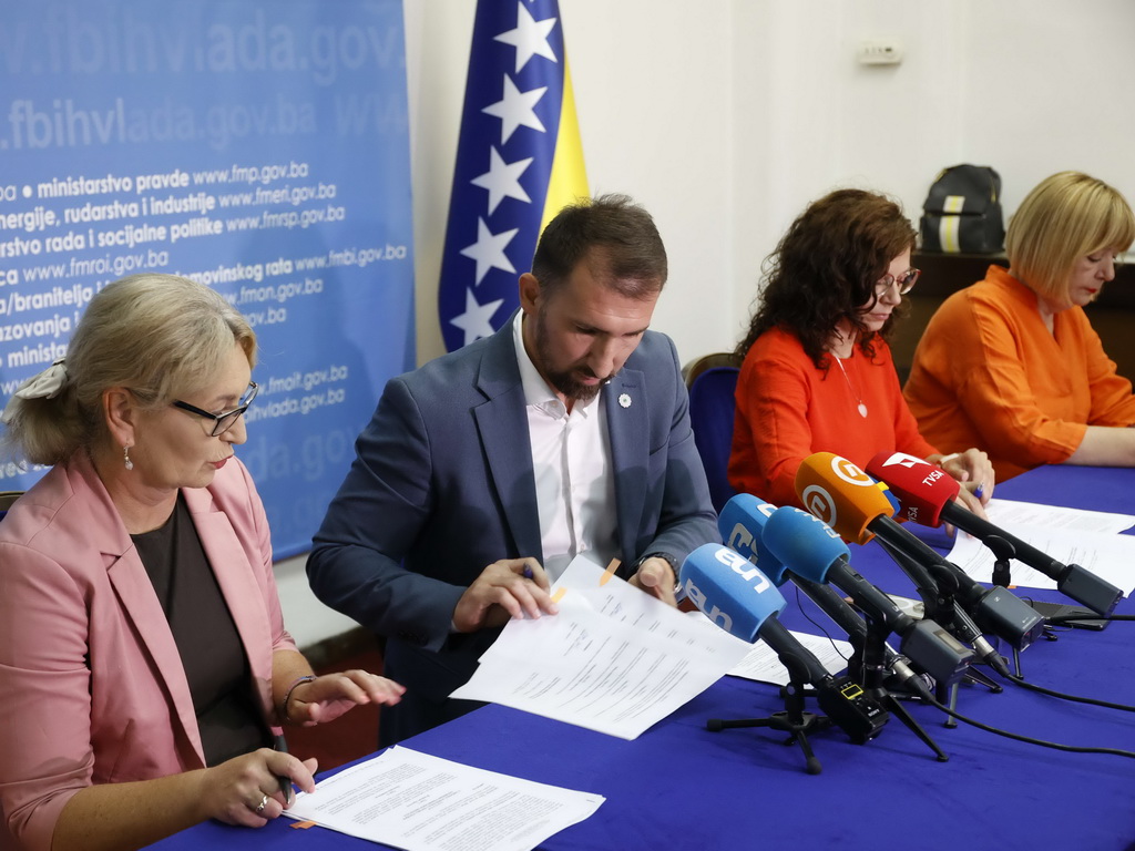 Delić potpisao ugovore sa predstavnicama sigurnih kuća, ukupne vrijednosti milion KM