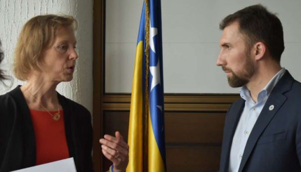 Delić sa šeficom misije USAID-a o prioritetnim mjerama i idejama Federalnog ministarstva rada