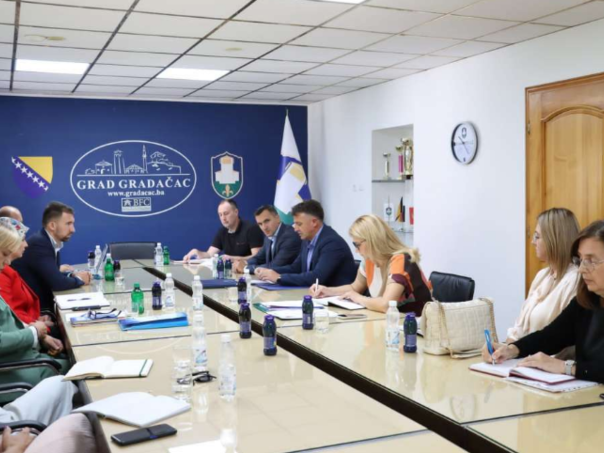 Delić u Gradačcu razgovarao o zahtjevima građana iznesenih na nedavnim protestima