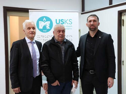 Delić uručio mobitele slijepim osobama u KS, za njih ključno pomagalo