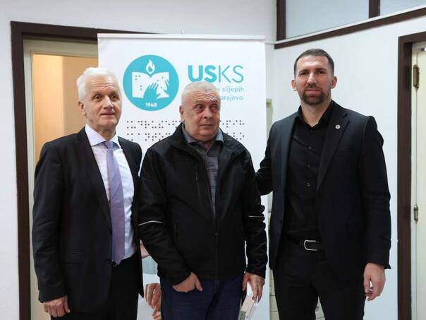 Delić uručio mobitele slijepim osobama u KS, za njih ključno pomagalo