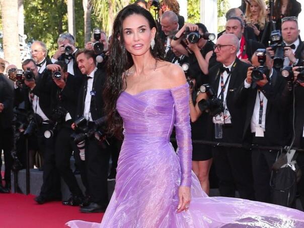 Demi Moore u raskošnoj haljini očarala prisutne na festivalu u Cannesu
