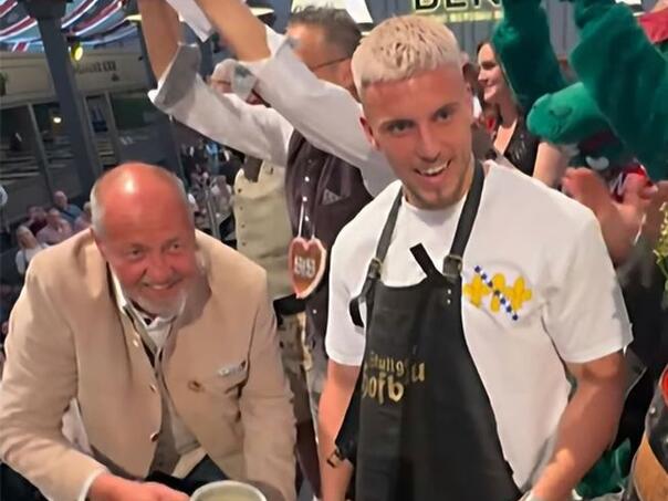 Demirović ispunio obećanje i častio navijače pivama zbog plasmana na SP