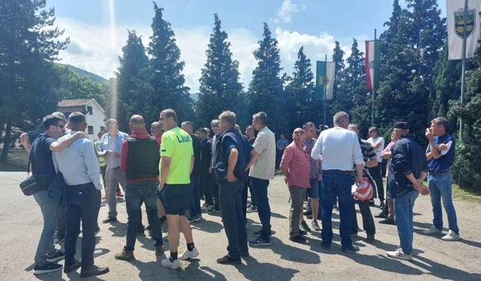 Demobilisani borci protestima pred zgradom Vlade BPK-a traže poboljšanje statusa